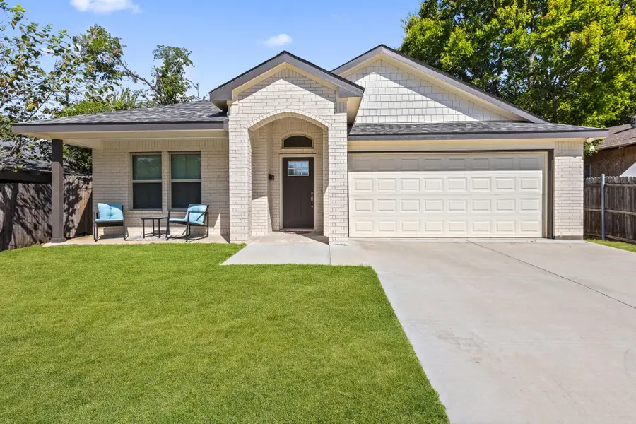 5520 Curzon Avenue, Fort Worth, TX 76107 - Image #2