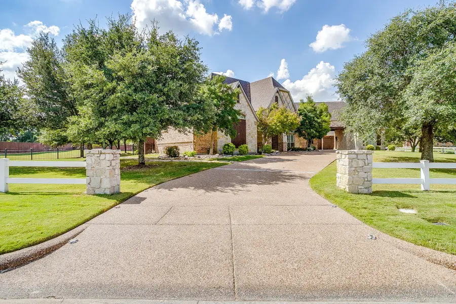 155 Country Vista Circle, Burleson, TX 76028 - Image #2