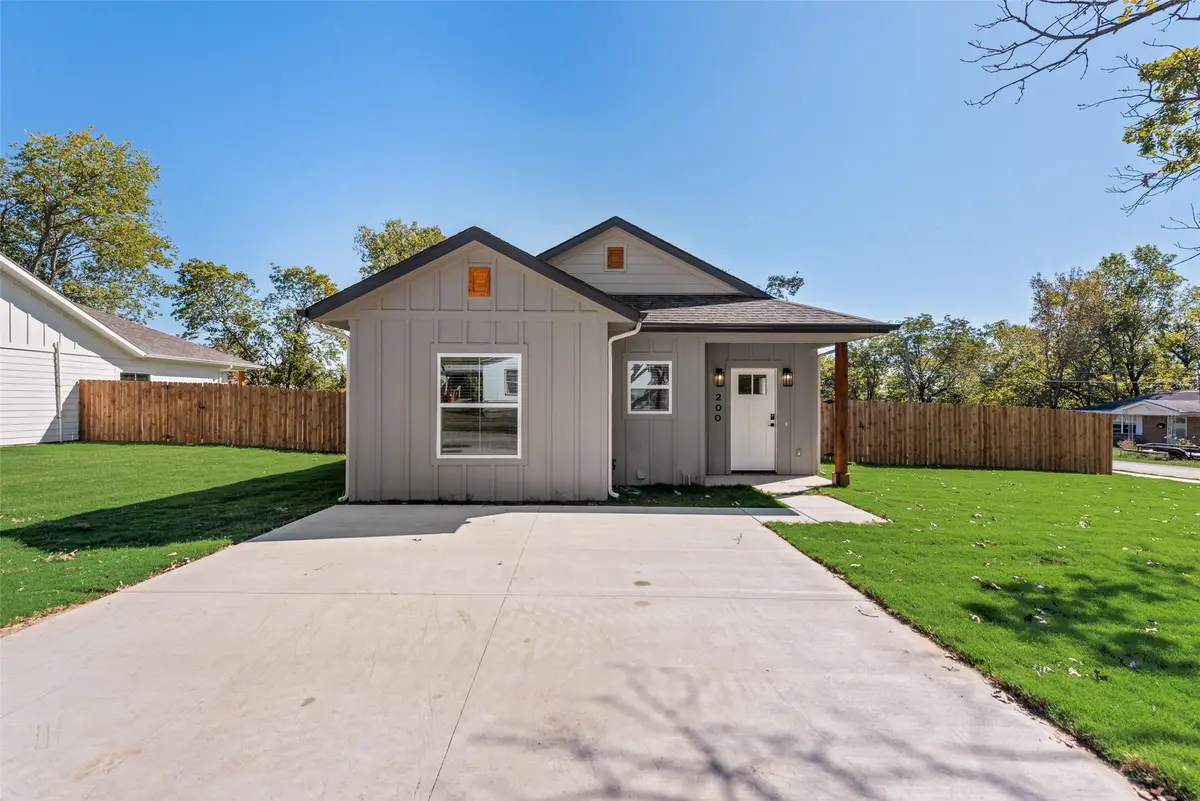 200 Pine Street, Bonham, TX 75418 - Image #1