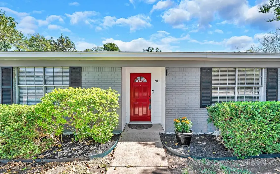 911 Fairway Road, Woodway, TX 76712 - Image #2