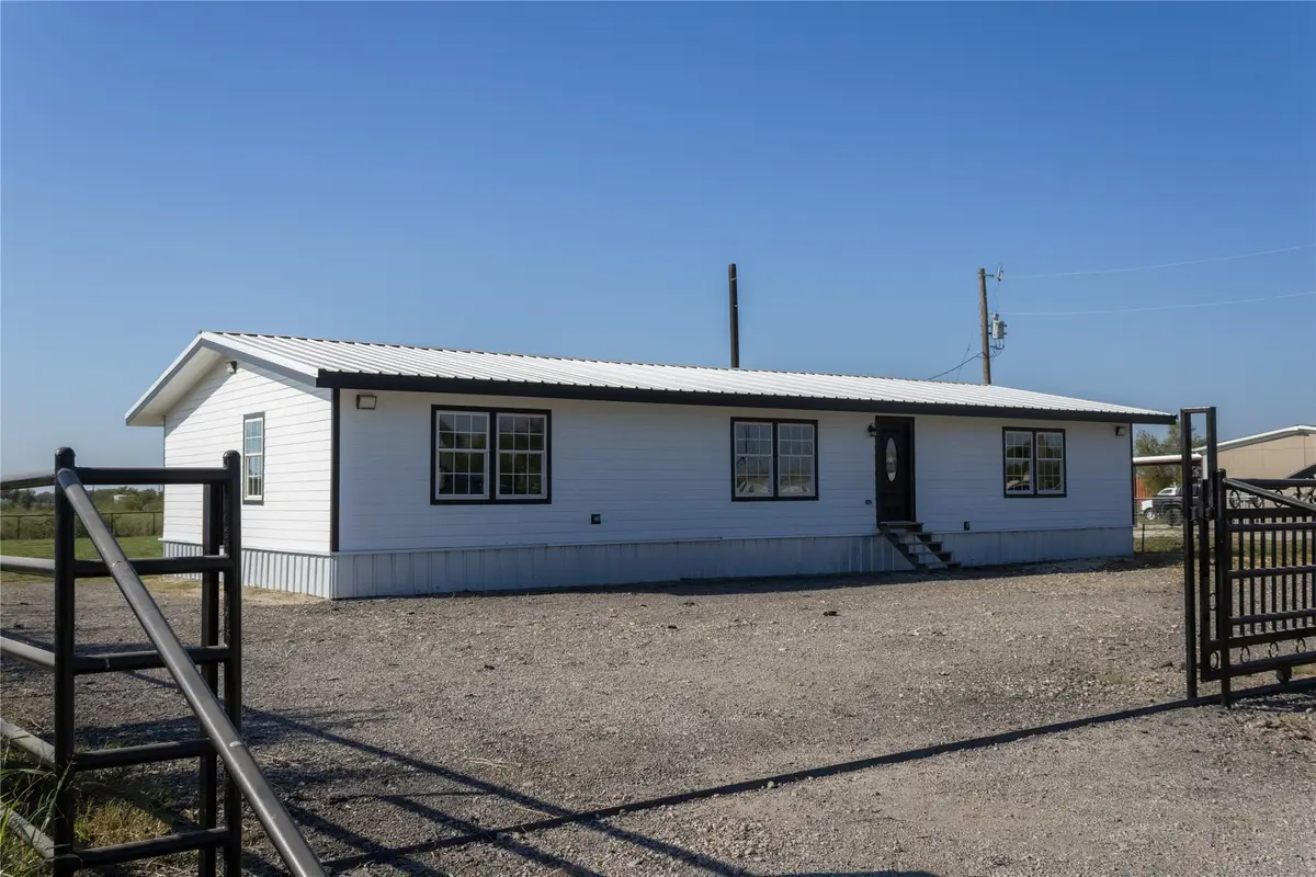 230 Green Meadow Drive, Valley View, TX 76272 - Image #1