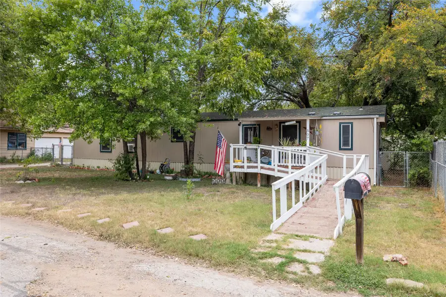 507 Hackberry Street, Brownwood, TX 76801 - Image #2