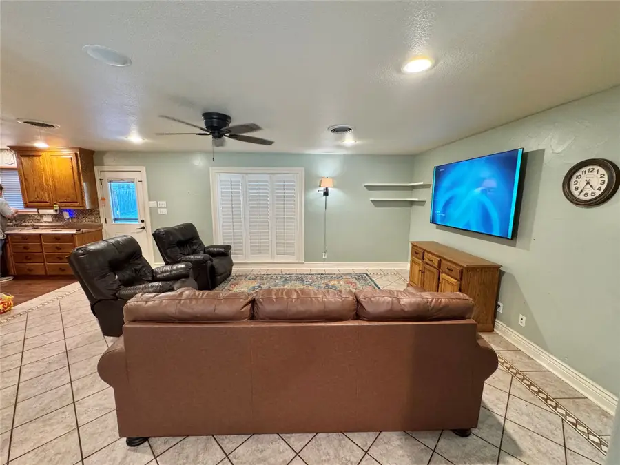 1905 Bridle Lane, Gainesville, TX 76240 - Image #3