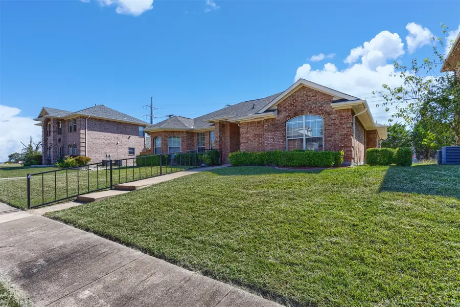 9410 Chimneywood Drive, Rowlett, TX 75089 - Image #3