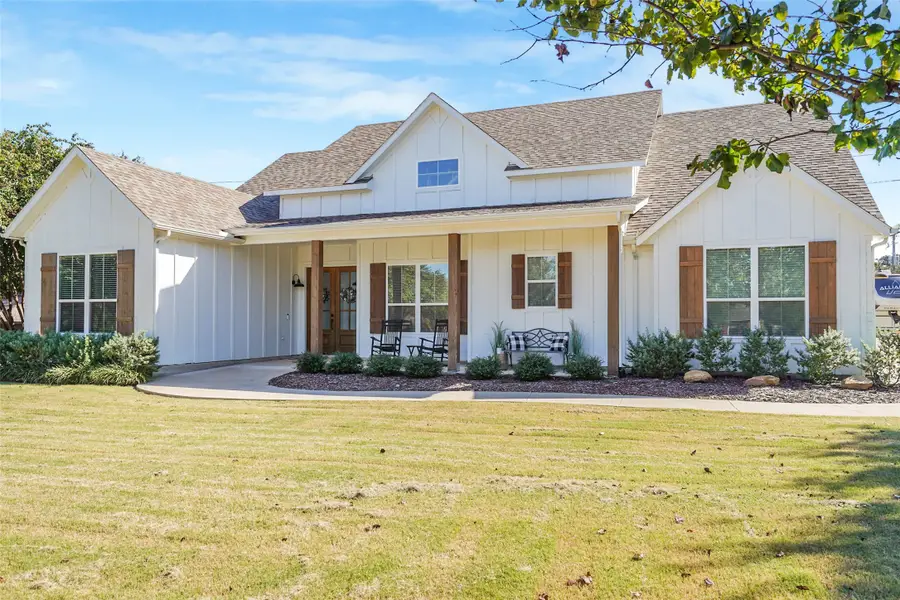 108 Southwood Drive, Burleson, TX 76028 - Image #2