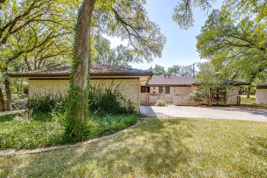 8605 Marys Creek Drive, Benbrook, TX 76116 - Image #2