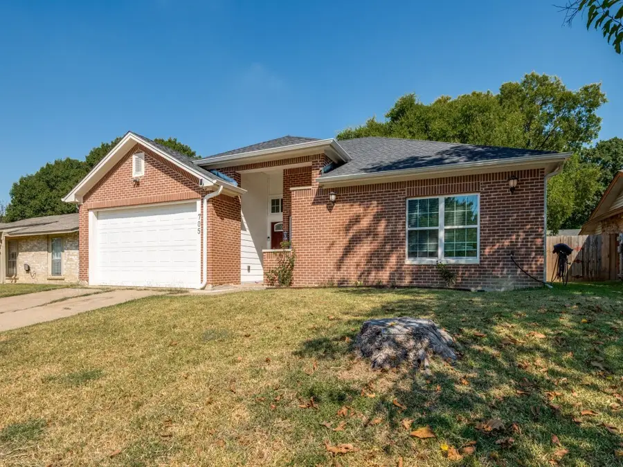 705 Lynnfield Drive, Arlington, TX 76014 - Image #3