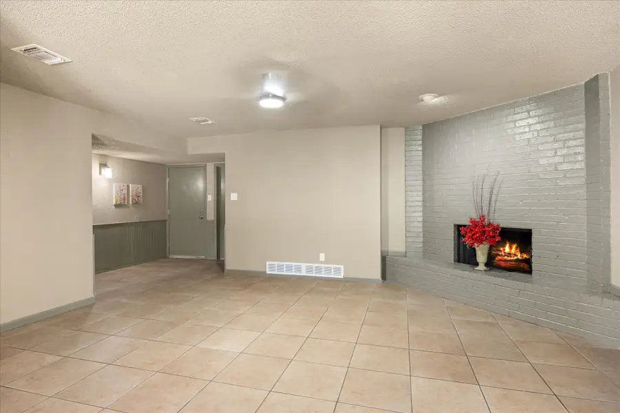 615 Whisperview Circle, Granbury, TX 76049 - Image #2