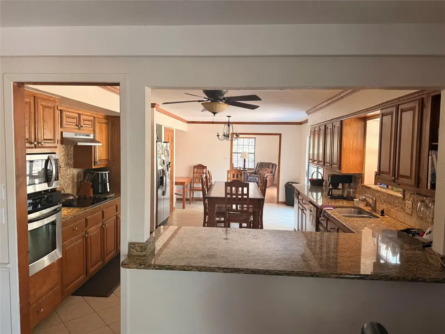 612 Doaks Drive, Runaway Bay, TX 76426 - Image #3