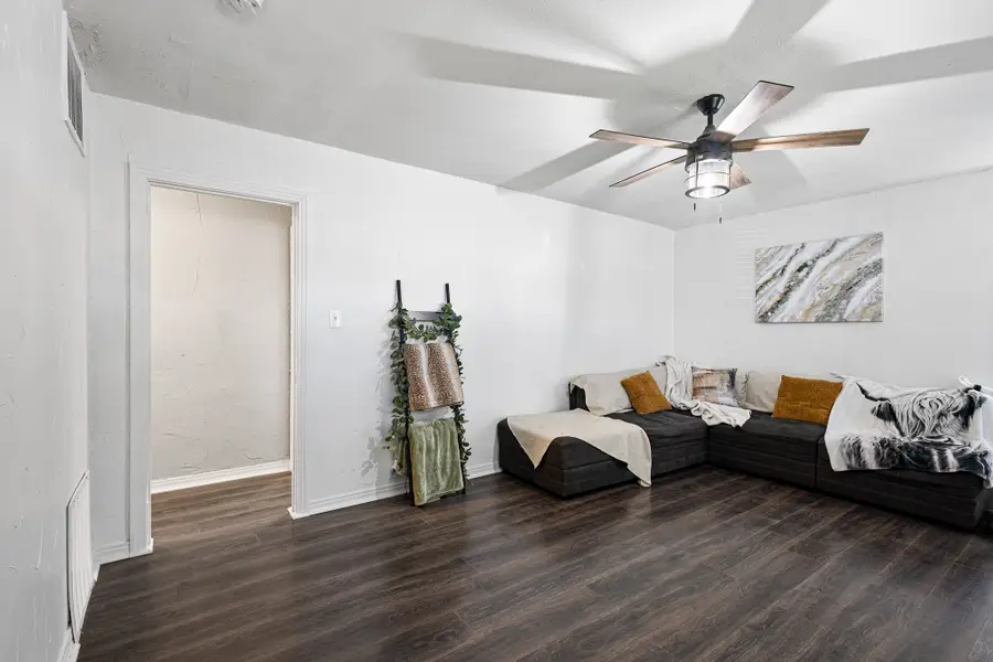 604 E Collins Street, Decatur, TX 76234 - Image #3