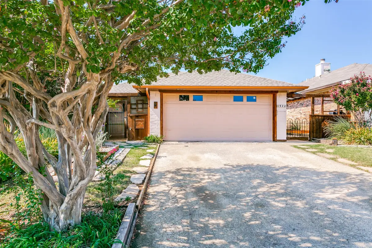 922 Boxwood Drive, Lewisville, TX 75067 - Image #1