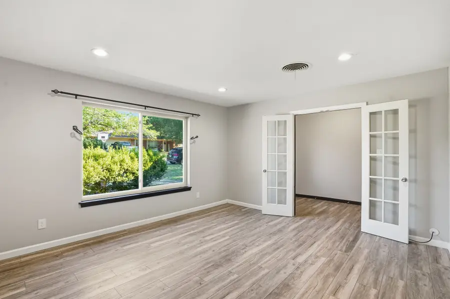 233 Bellvue Drive, Fort Worth, TX 76134 - Image #3