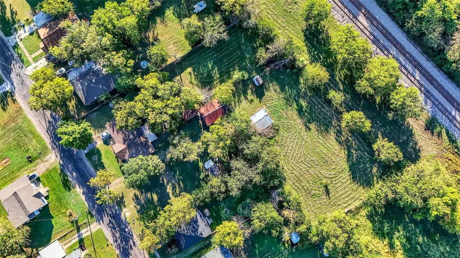 634 E South Street, Whitesboro, TX 76273 - Image #2