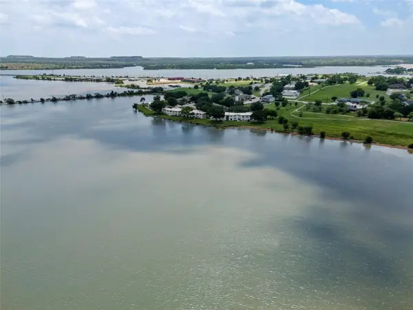 109 Harbor Drive #105, Runaway Bay, TX 76426