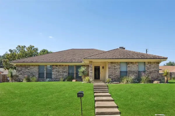 3633 Ridgewood Drive, Grand Prairie, TX 75052