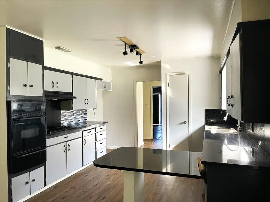 812 N Tyus Street, Groesbeck, TX 76642 - Image #3