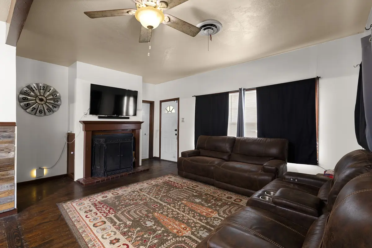 301 W Nelson Street, Bowie, TX 76230 - #1