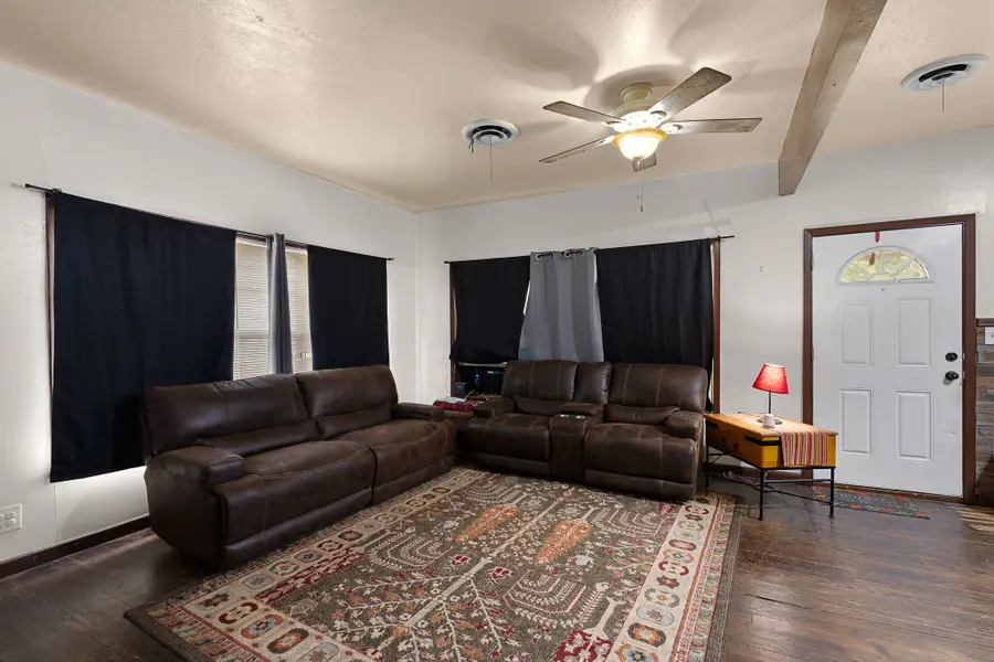 301 W Nelson Street, Bowie, TX 76230 - #2