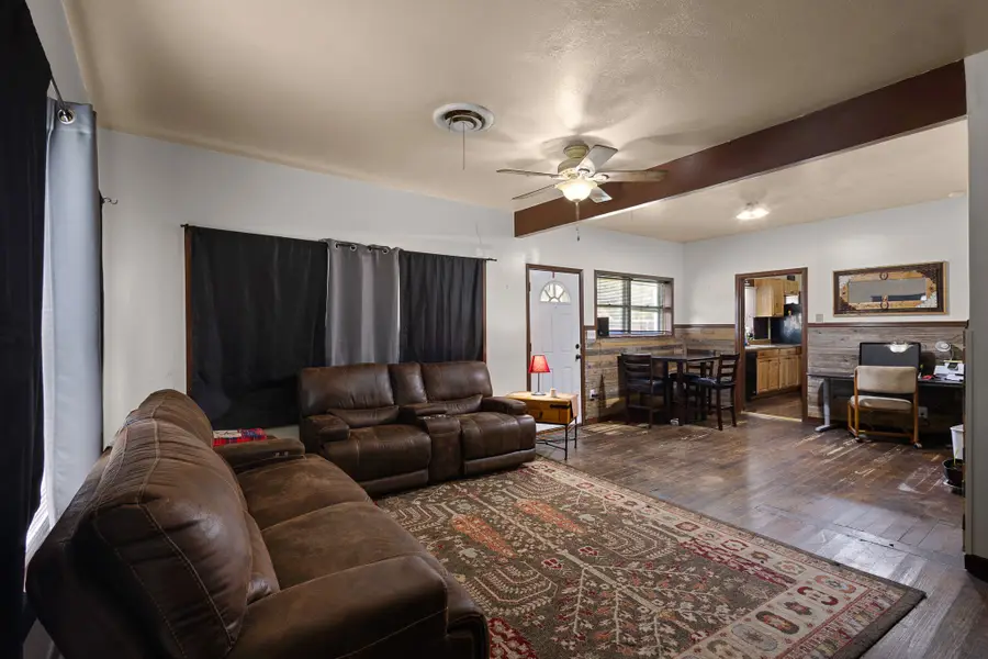 301 W Nelson Street, Bowie, TX 76230 - #3