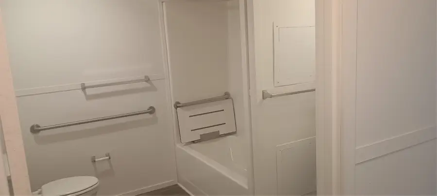 6102 S Lakeside Hills Court, Granbury, TX 76048 - Image #2