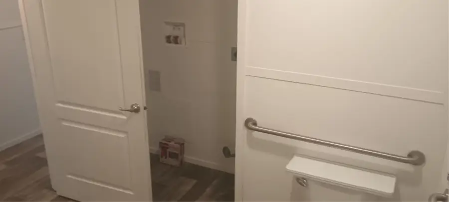 6102 S Lakeside Hills Court, Granbury, TX 76048 - Image #3