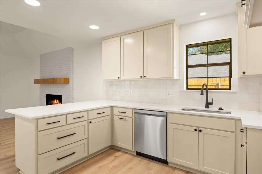 8906 Monticello Drive, Granbury, TX 76049 - Image #3