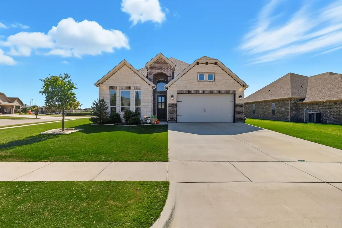 900 Pate Street, Granbury, TX 76048 - Image #1