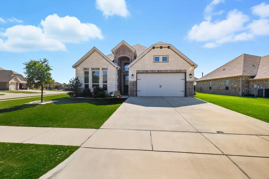 900 Pate Street, Granbury, TX 76048 - Image #2