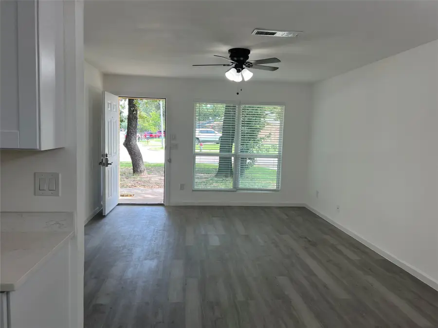 3221 Forestdale Lane, Balch Springs, TX 75180 - Image #2