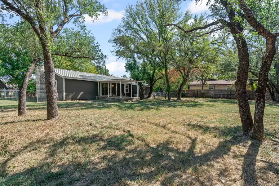 3009 Tanglewood Drive, Granbury, TX 76048 - Image #3
