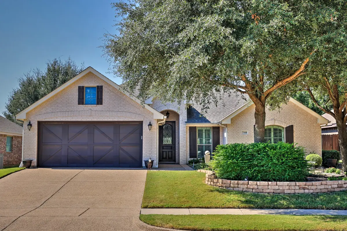 7508 Green Links Drive, Benbrook, TX 76126 - Image #1