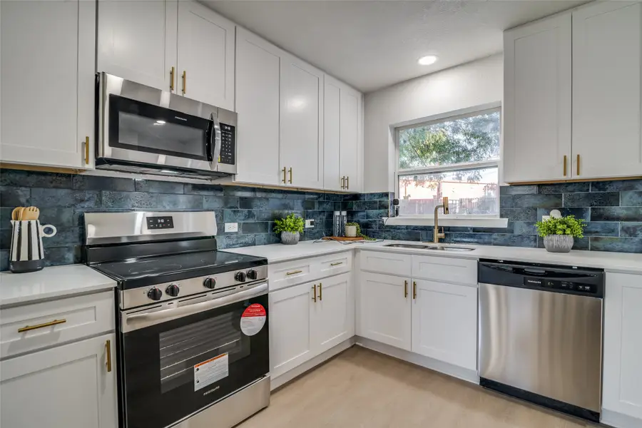 1726 Lynn Dr, Garland, TX 75040 - Image #2