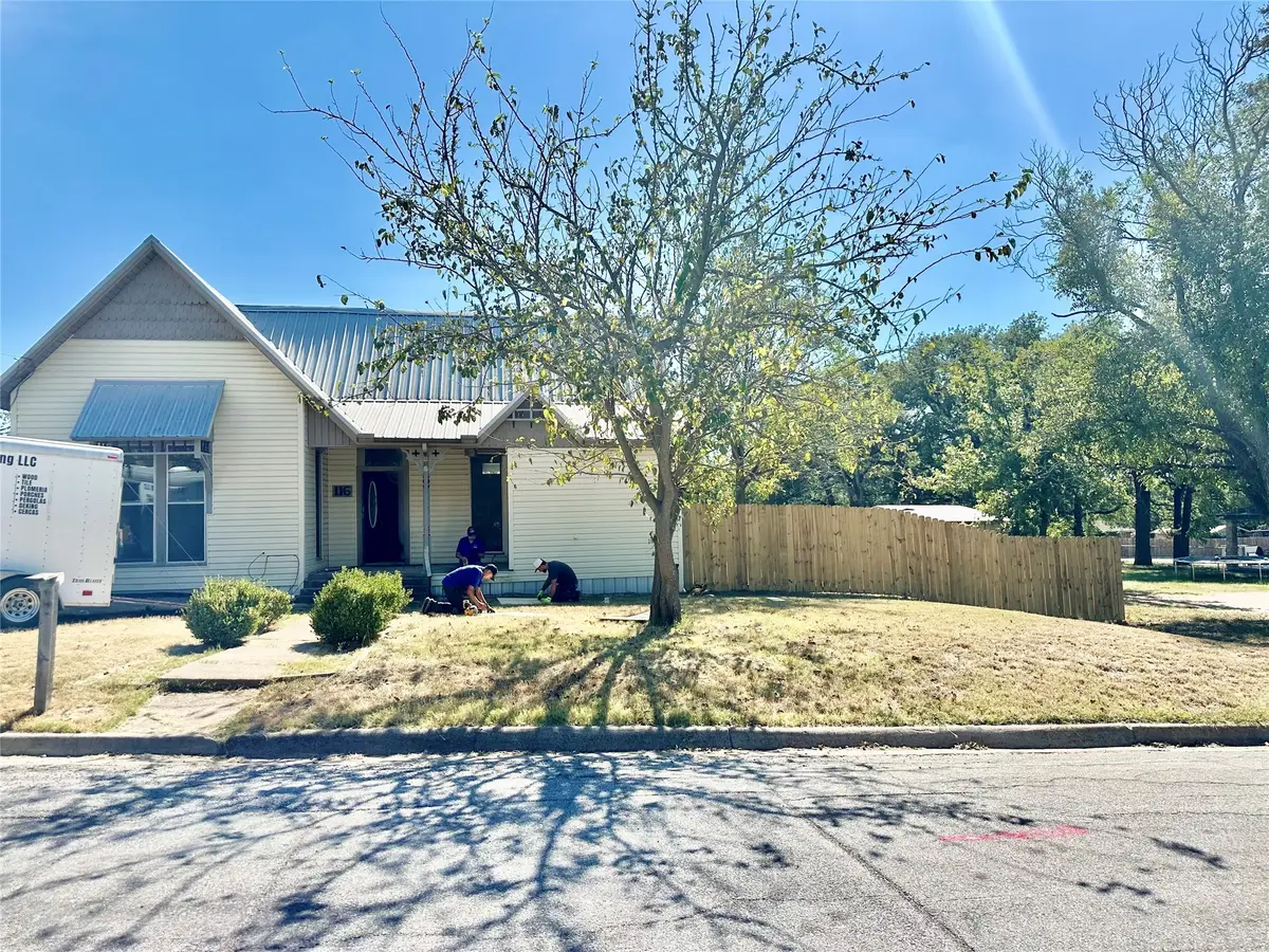 116 E 4th Street, Weatherford, TX 76086 - #1