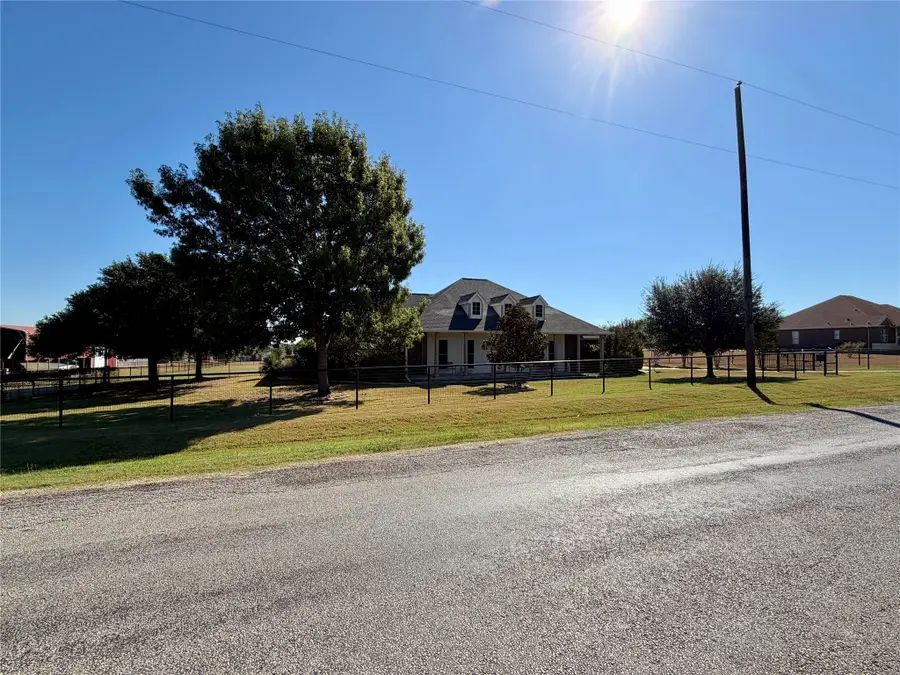 1333 E Highland Road, Waxahachie, TX 75167 - Image #2