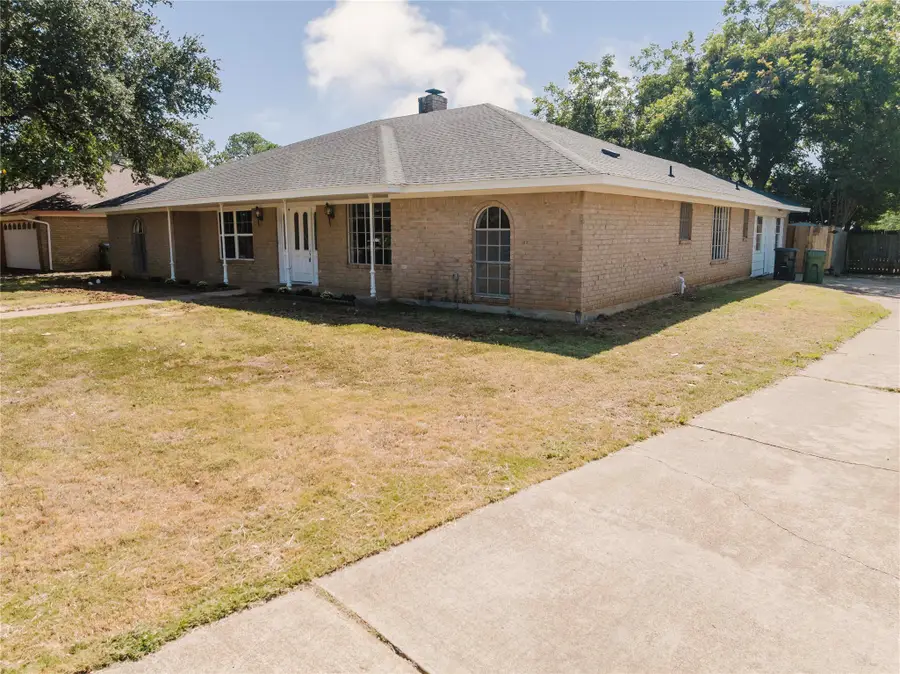 1710 Kingsborough Drive, Arlington, TX 76015 - Image #2