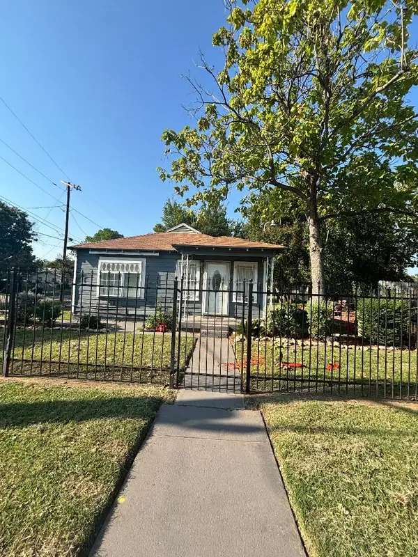 3801 E Berry Street, Fort Worth, TX 76105