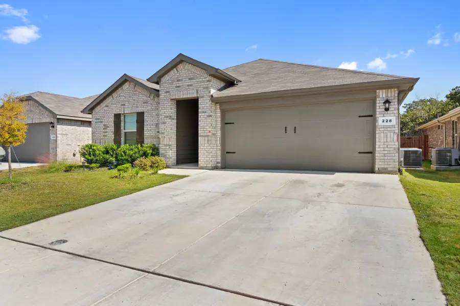 228 Abingdon Street, Azle, TX 76020 - Image #2