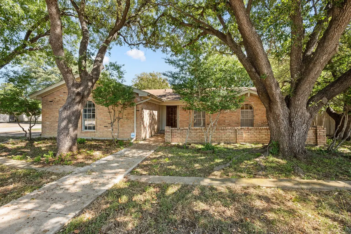 5812 Lance Court, Haltom City, TX 76148 - Image #1