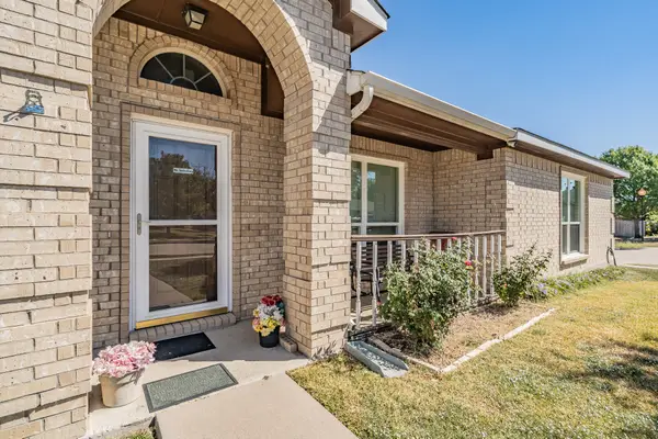 400 Piccadilly Circle, Burleson, TX 76028