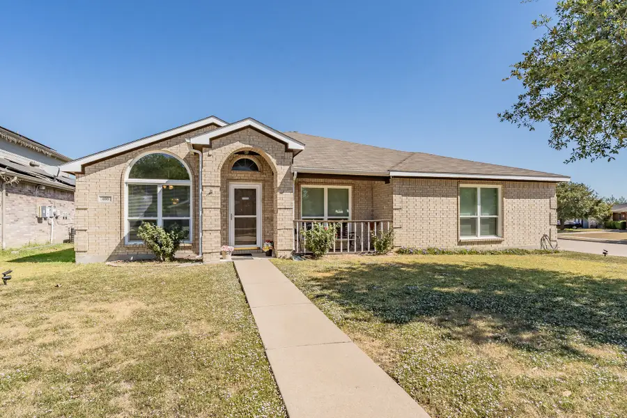 400 Piccadilly Circle, Burleson, TX 76028 - Image #2
