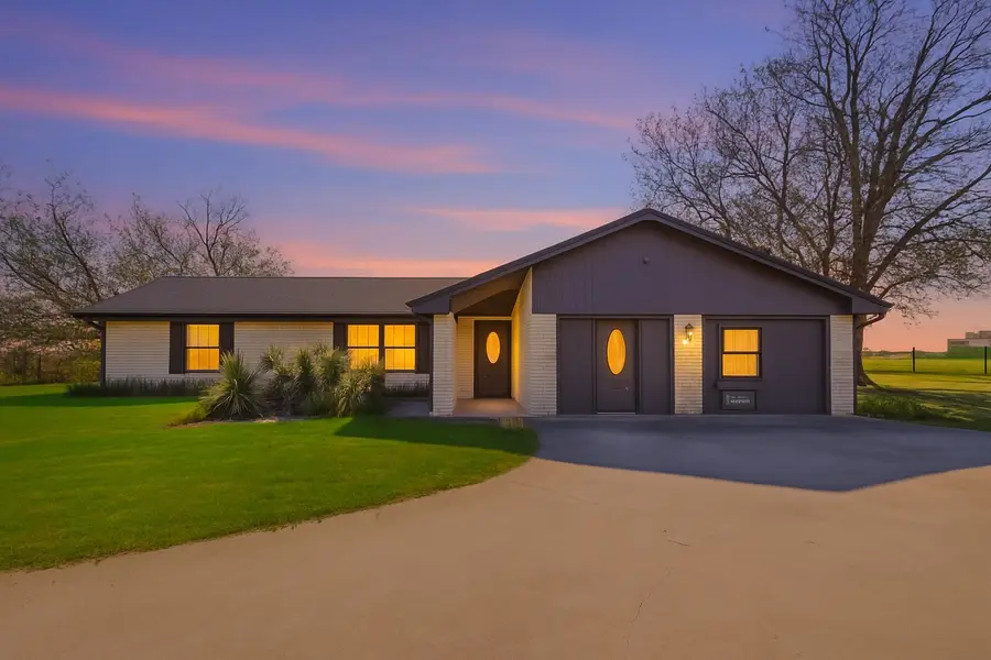 3873 Lois Road E, Sanger, TX 76266 - Image #2