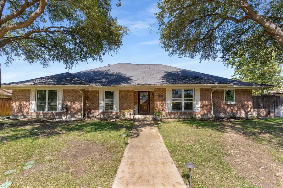 1008 Nottingham Drive, Carrollton, TX 75007 - Image #2