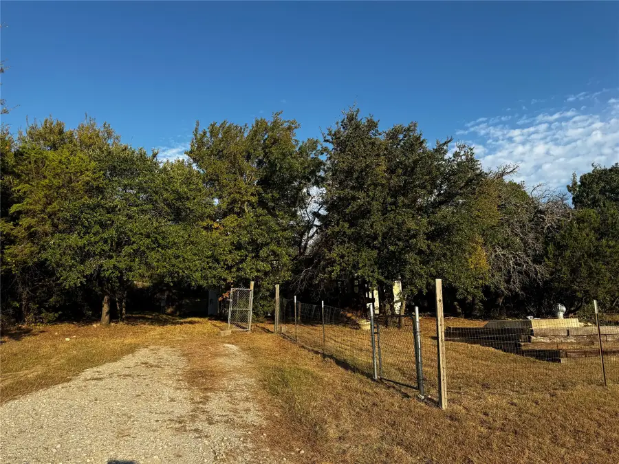 124 Sunny Dale Court, Springtown, TX 76082 - Image #3