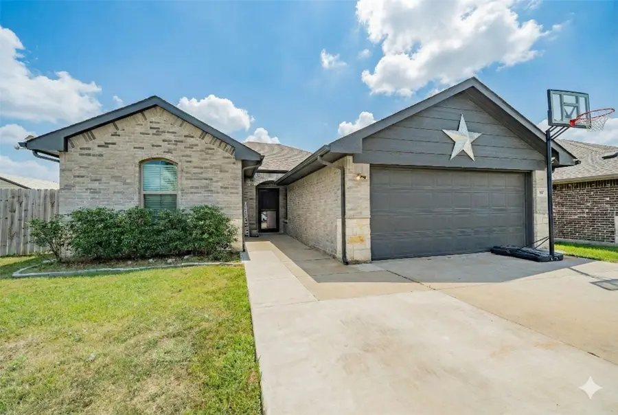 107 Willowbend Loop, Mabank, TX 75147 - Image #2