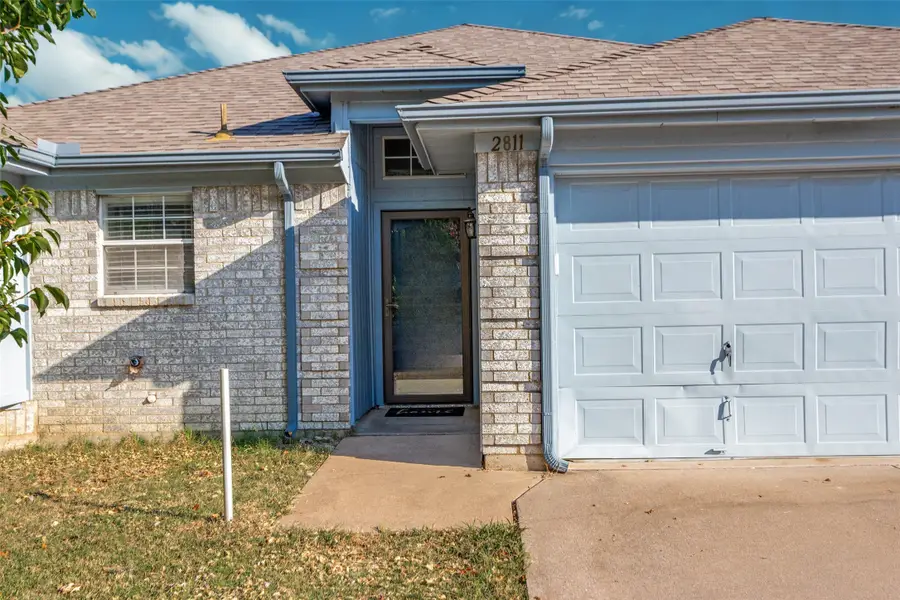 2811 Monthaven Drive, Arlington, TX 76001 - Image #2