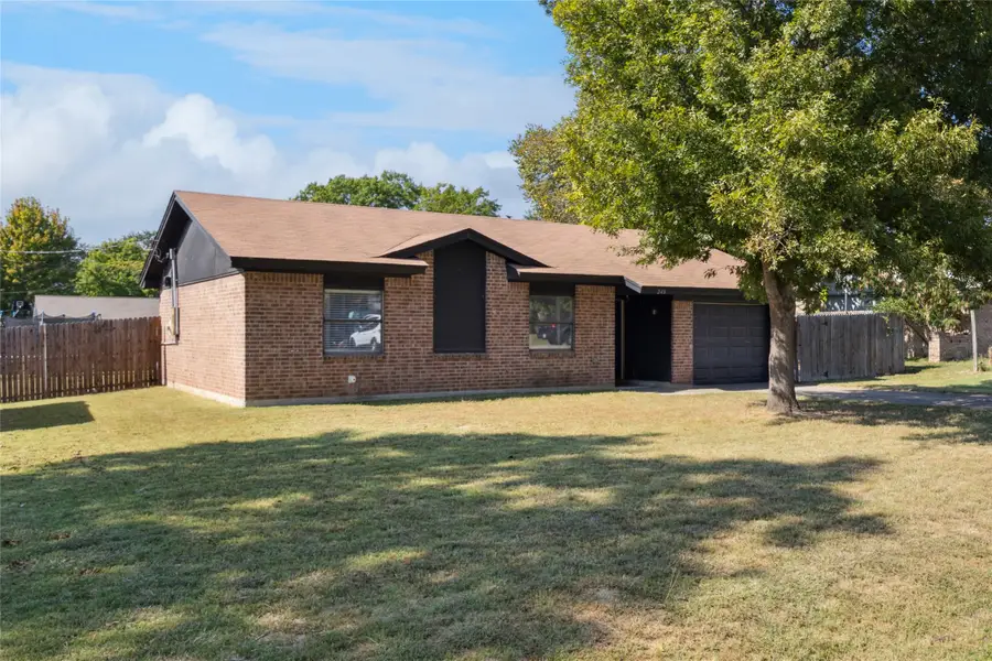 248 Mountain View Drive, Azle, TX 76020 - Image #2