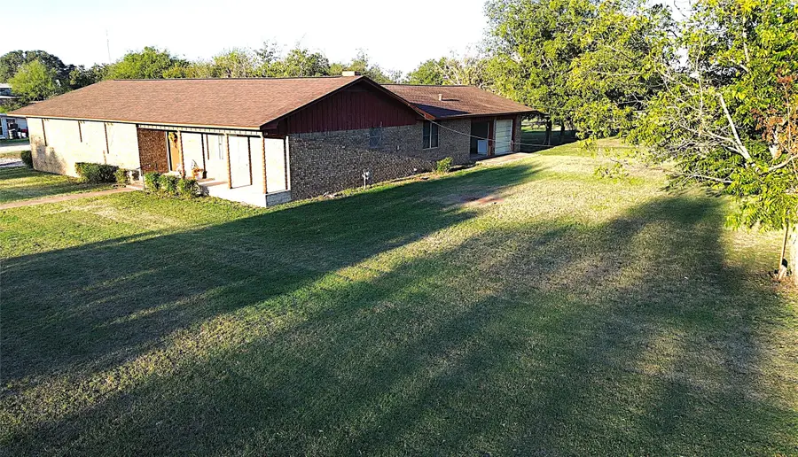 308 N Cotton Belt Avenue, Gustine, TX 76455 - Image #2