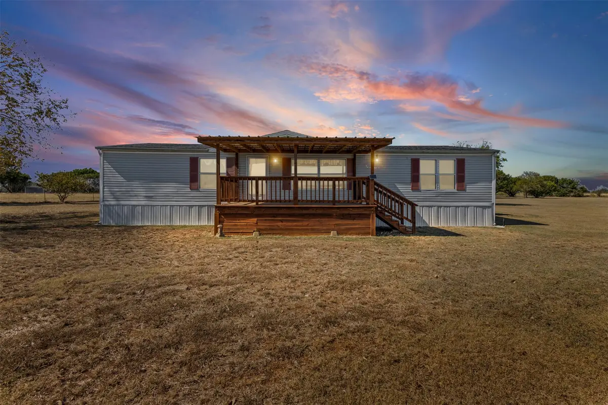 9064 Summit Court E, Cleburne, TX 76033 - Image #1