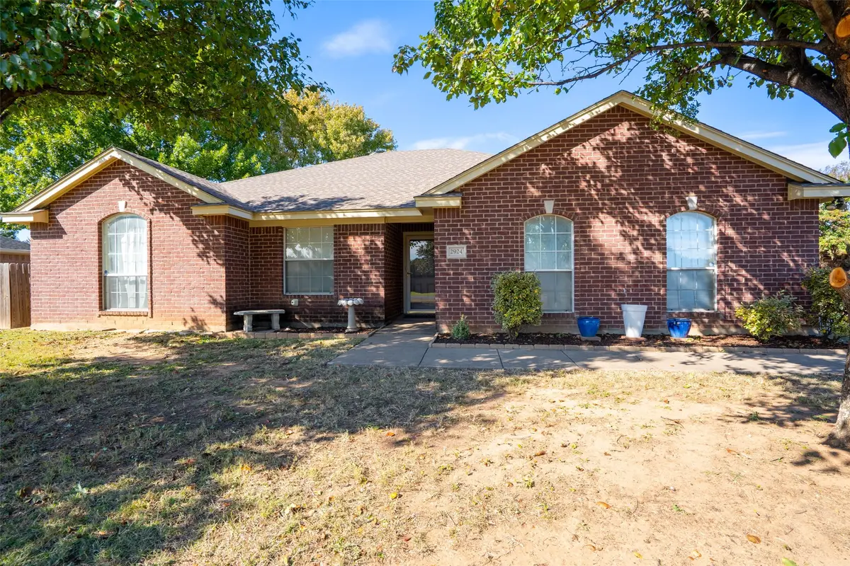 2924 Meandering Way, Granbury, TX 76049 - Image #1