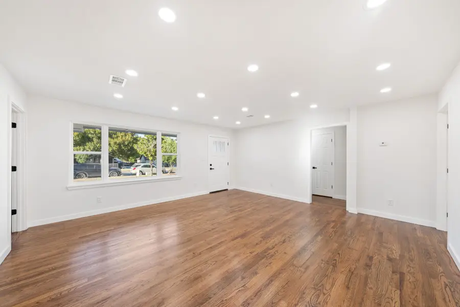 806 E Woodin Boulevard, Dallas, TX 75216 - Image #3